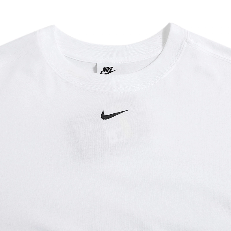 Nike Sportswear Essential Logo