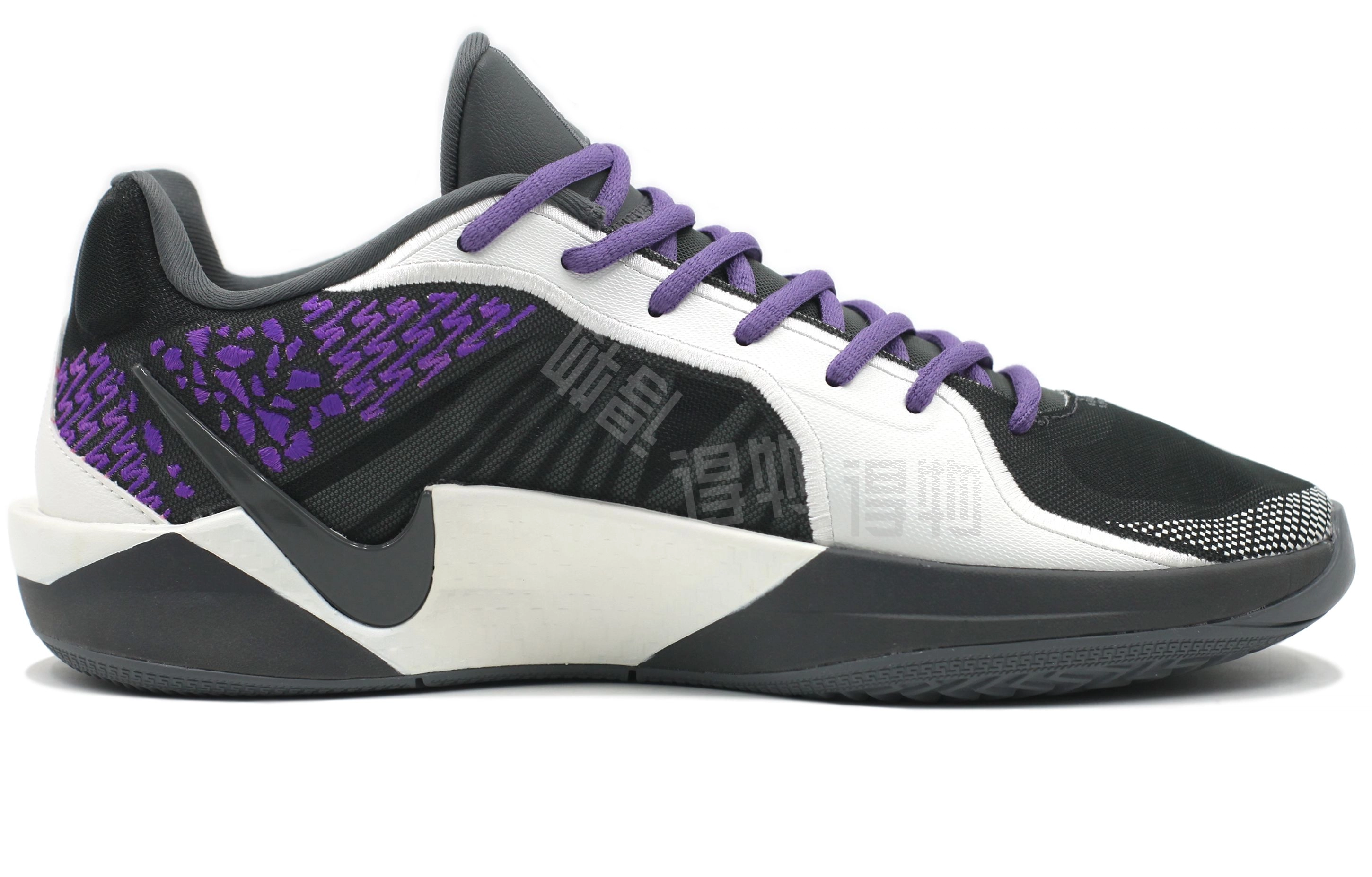 Nike Sabrina 2