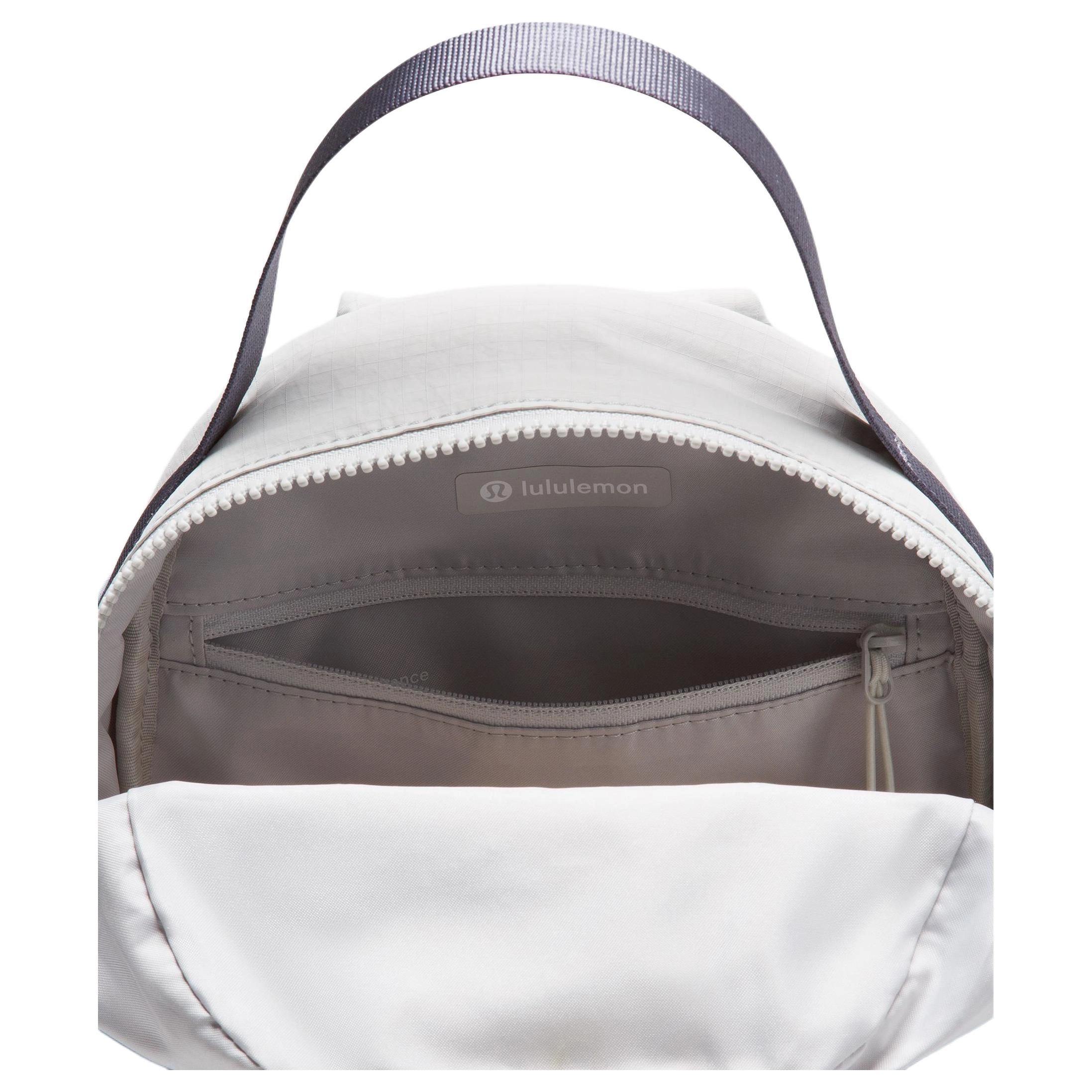 lululemon Pack and Go 7L Logo
