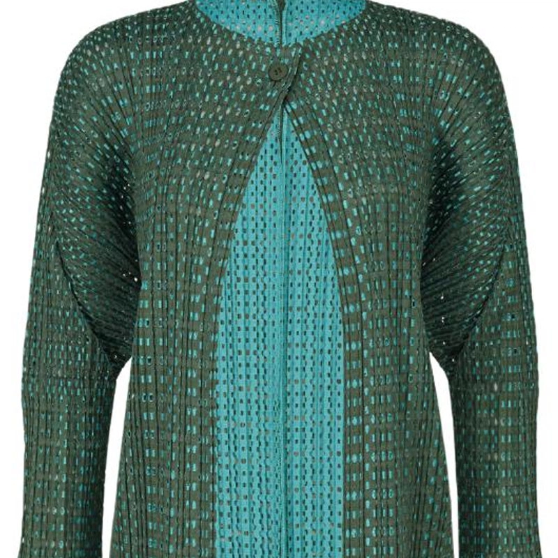 PLEATS PLEASE ISSEY MIYAKE