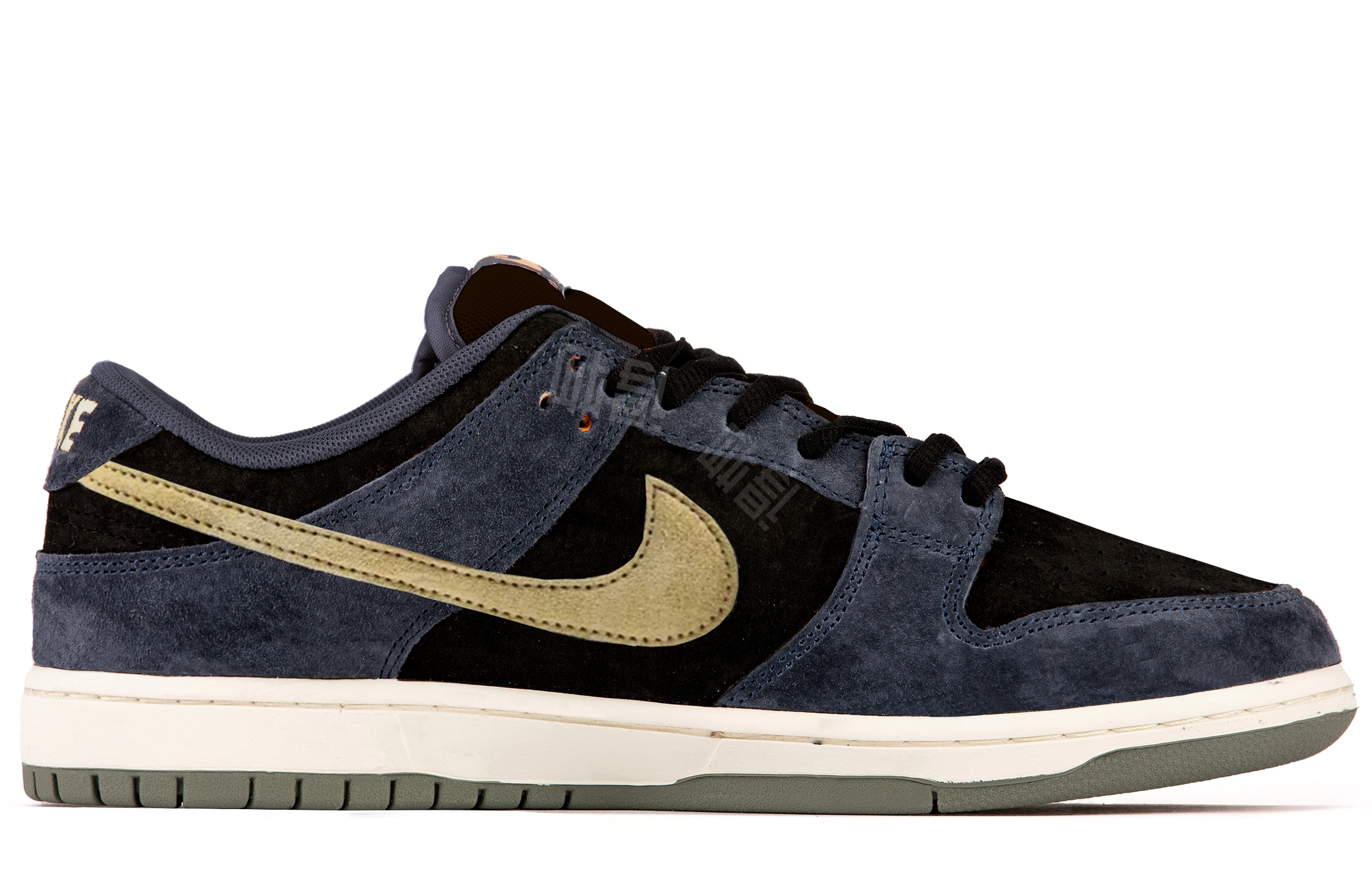 Nike Dunk SB LOW "Light Carbon" Vibe