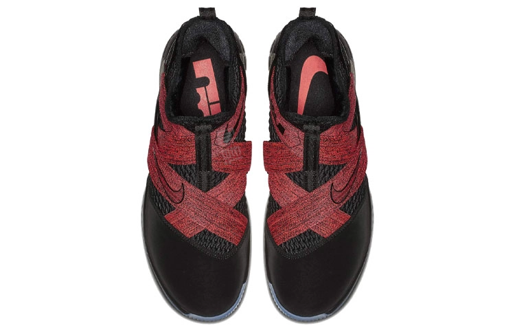 Nike zoom soldier 12