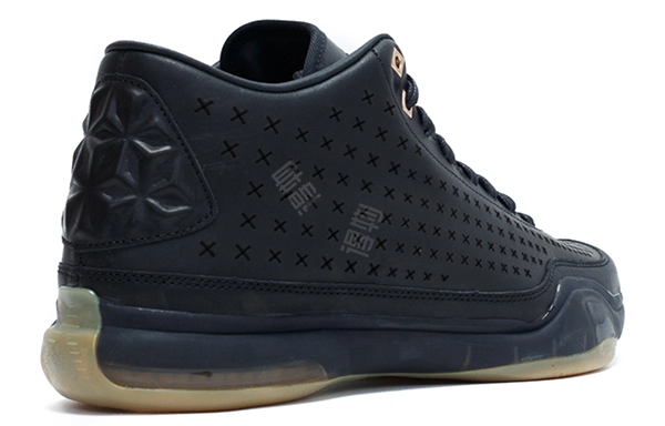 Nike Kobe 10 Mid EXT Black Metallic Gold