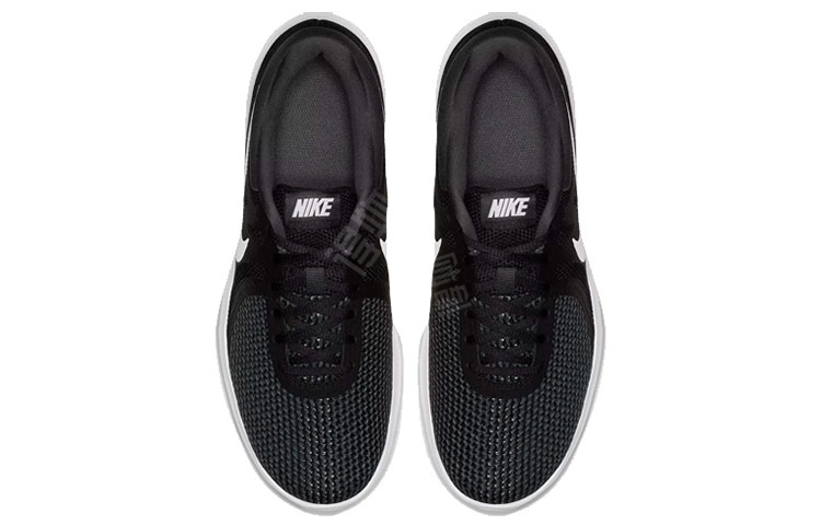 Nike REVOLUTION 4