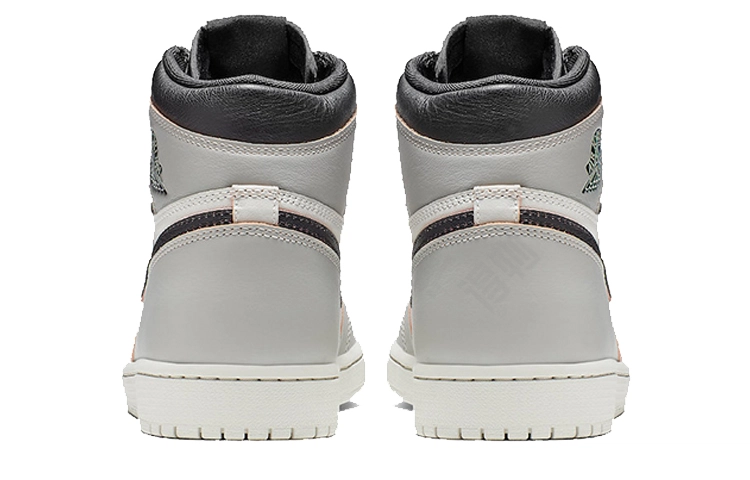 Nike x Jordan Air Jordan 1 Retro High OG Light Bone