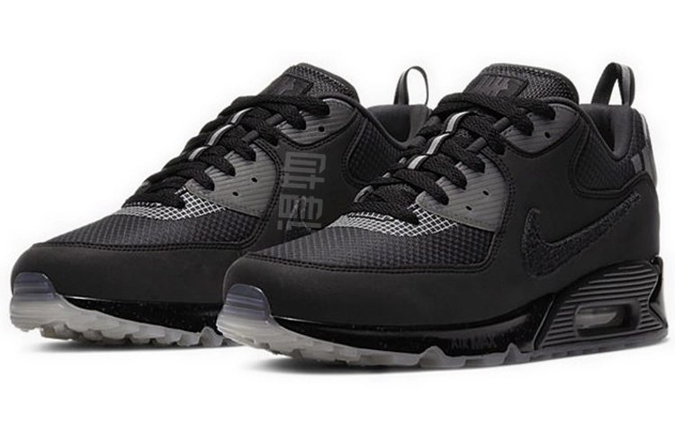 UNDEFEATED x Nike Air Max 90