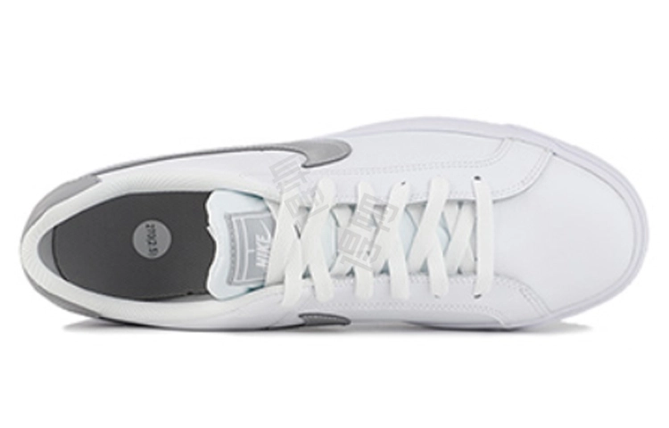 Nike Court Royale