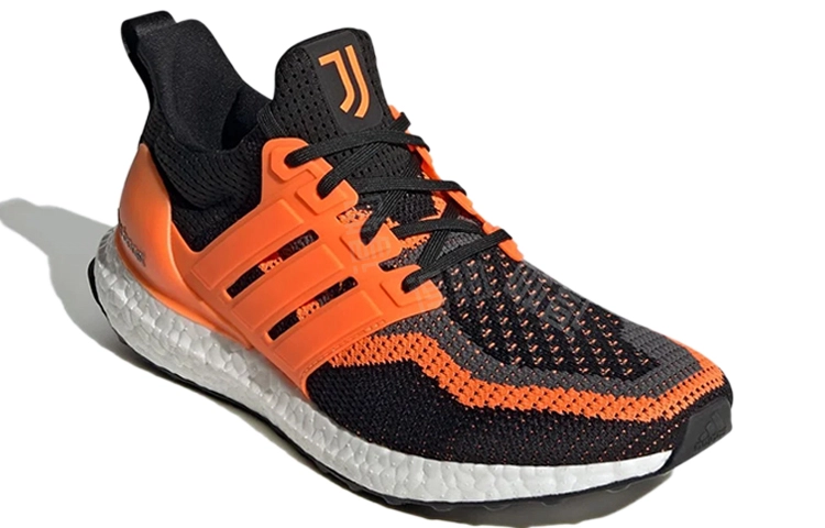 Juventus x adidas Ultraboost DNA