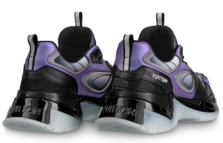 LOUIS VUITTON Run Away Pulse