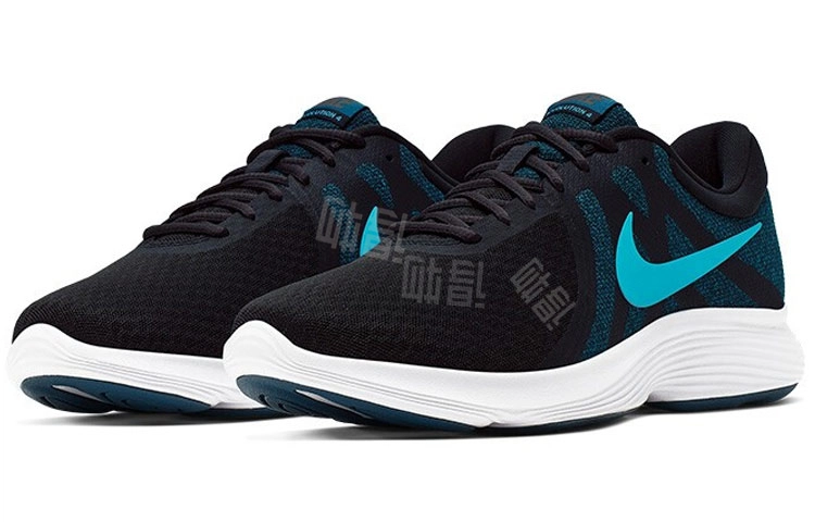 Nike REVOLUTION 4