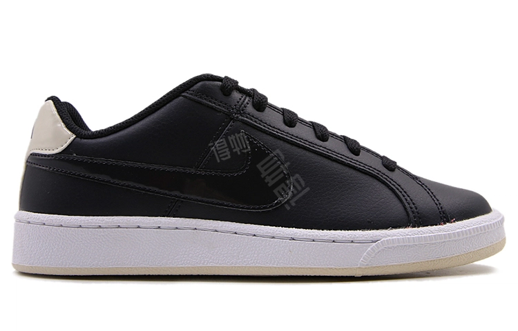 Nike Court Royale