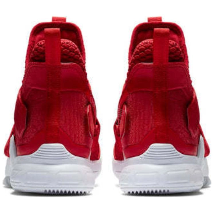 Nike zoom soldier 12