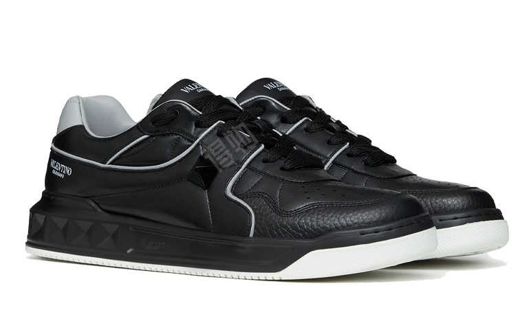 Valentino One StudGARAVANI