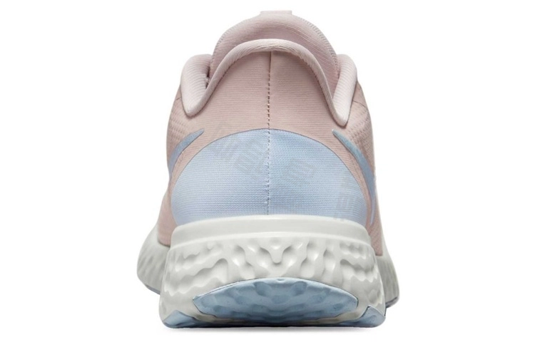 Nike REVOLUTION 5