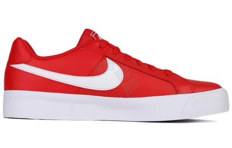 Nike Court Royale