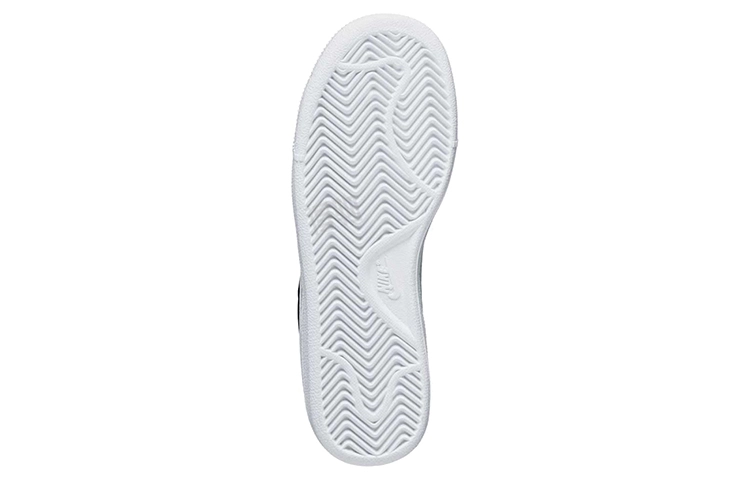 Nike Court Royale