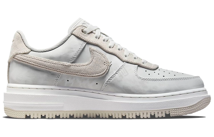 Nike Air Force 1 Low summit white