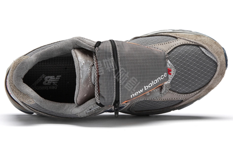 New Balance NB 2002R Pouch