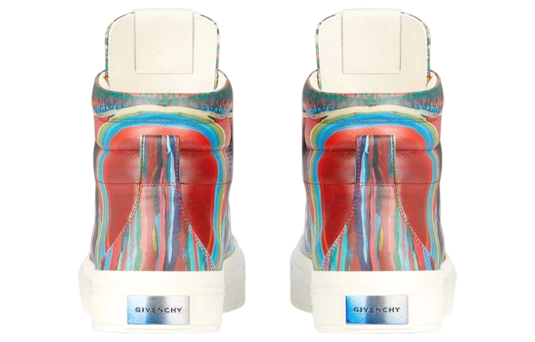 GIVENCHY