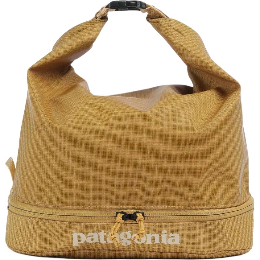 patagonia Black Hole 12L Logo