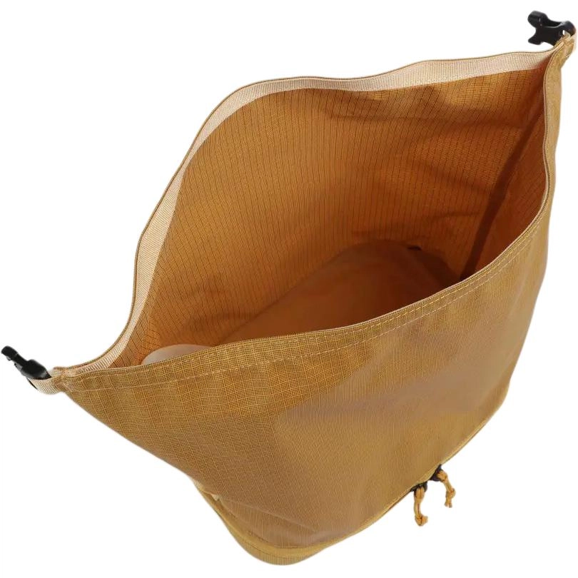 patagonia Black Hole 12L Logo