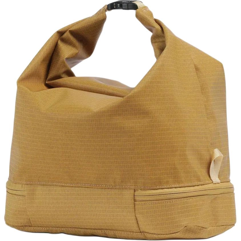 patagonia Black Hole 12L Logo