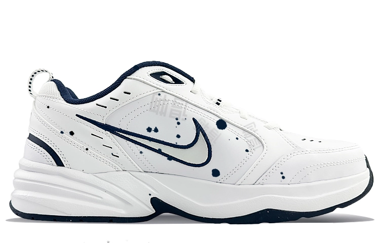 Nike Air Monarch 4