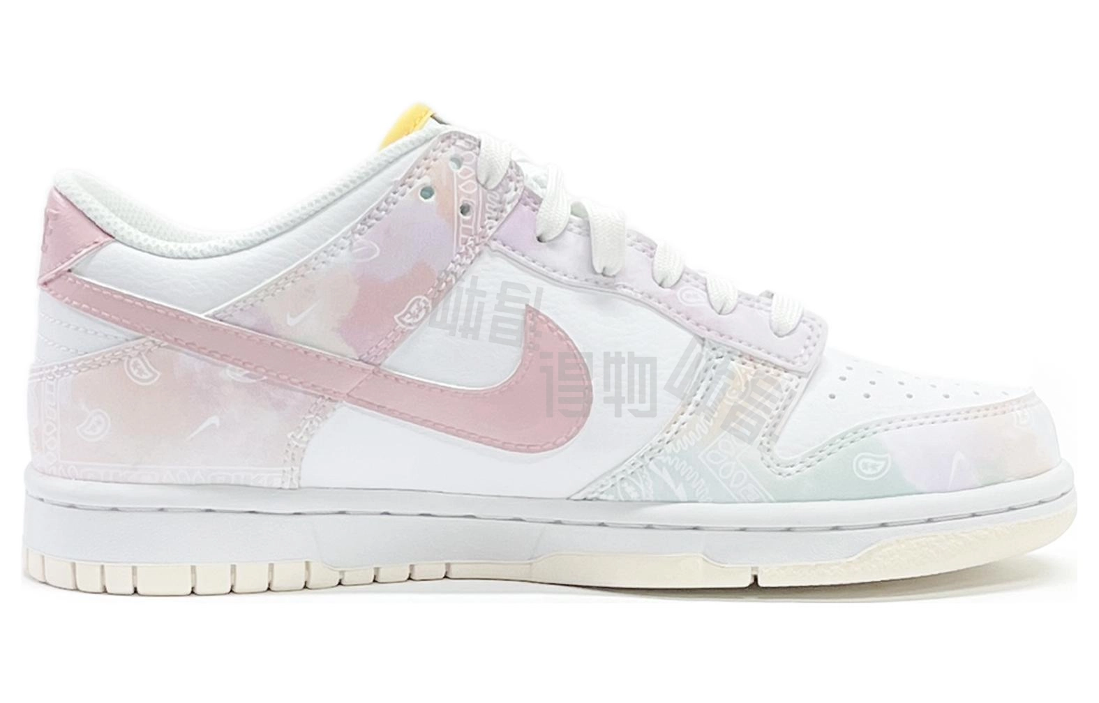 Nike Dunk Low baby pink