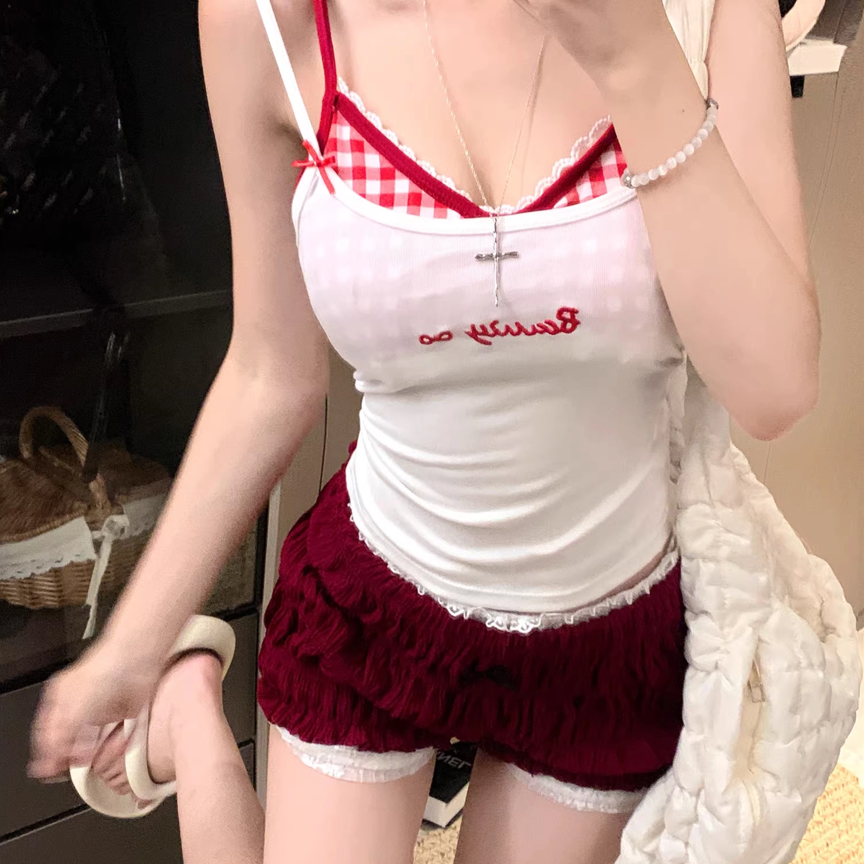 依钗 时尚撞色蕾丝格子假两件辣妹吊带 显瘦显胸大纯欲内搭背心 女款