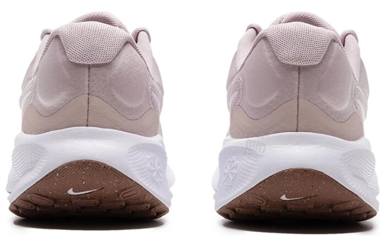 Nike REVOLUTION 7