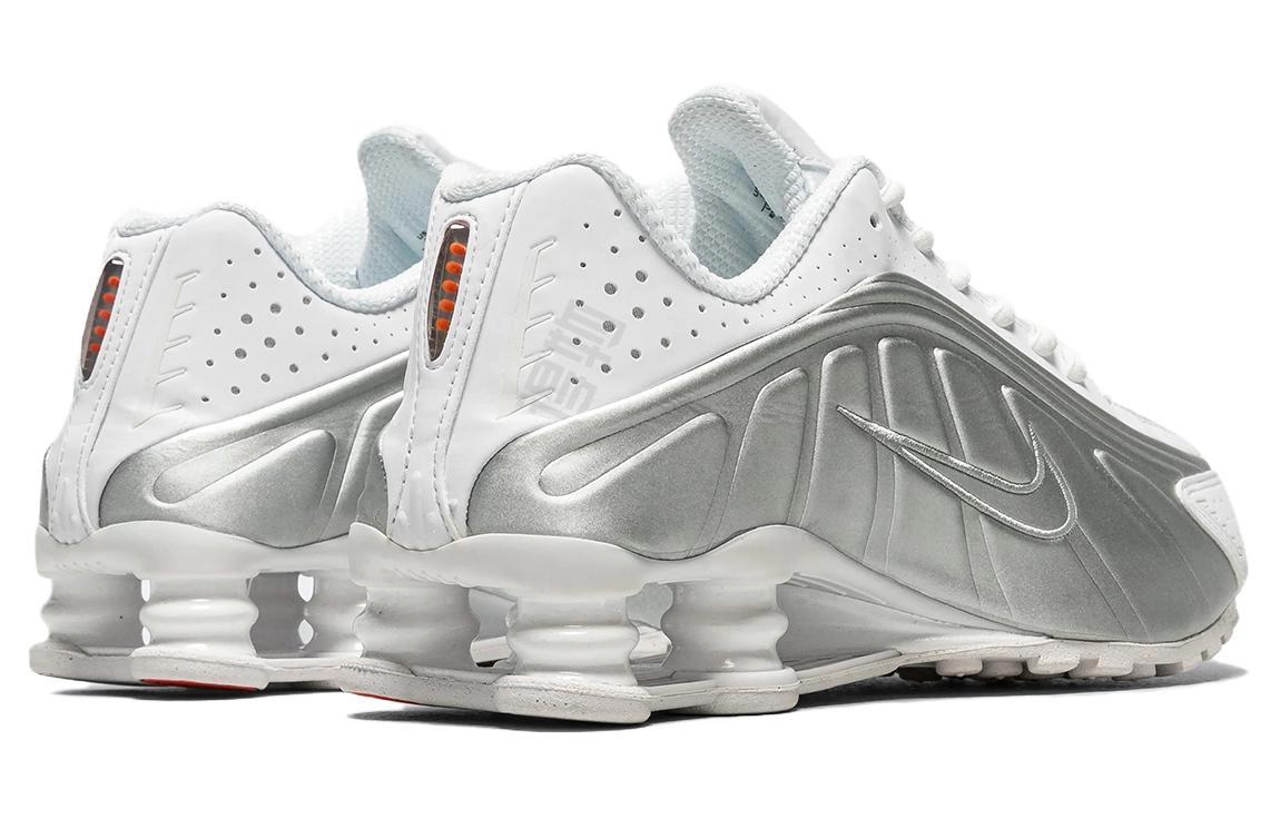Nike Shox R4 "White and Metallic Silver"