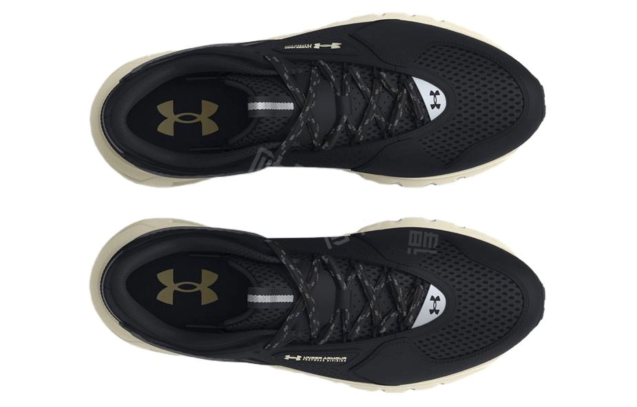 Under Armour Summit Trek