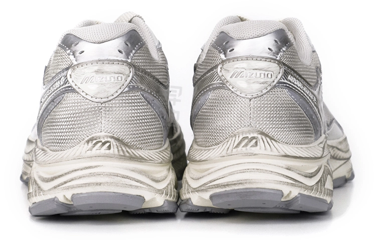 Mizuno Racer S