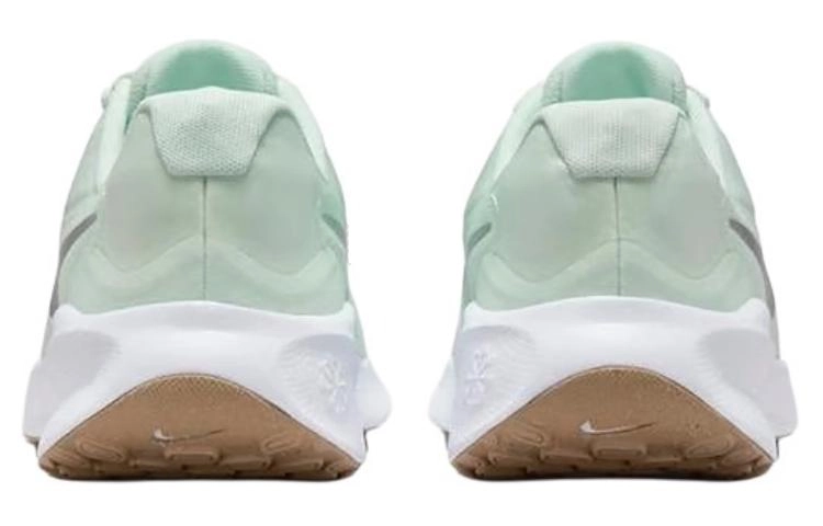 Nike REVOLUTION 7