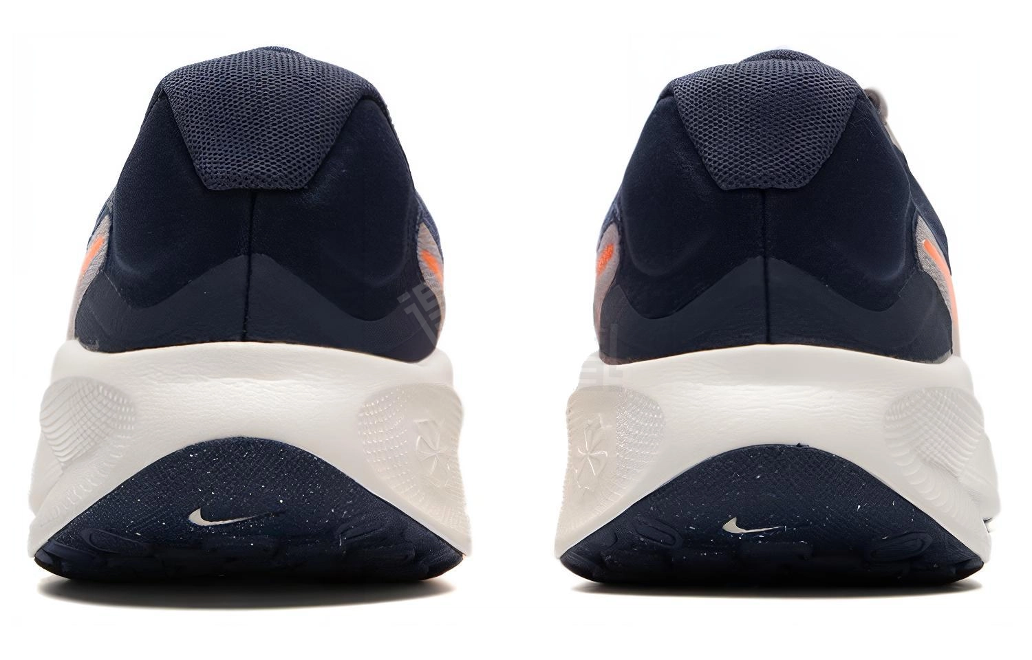 Nike REVOLUTION 7