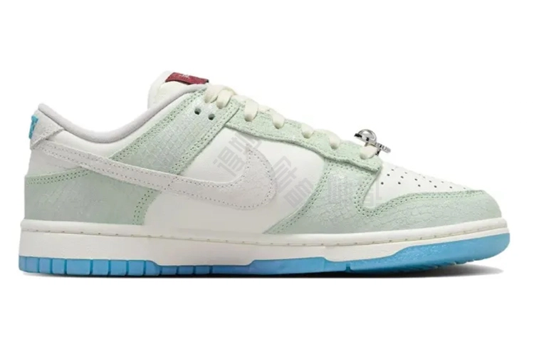 Nike Dunk Low LX