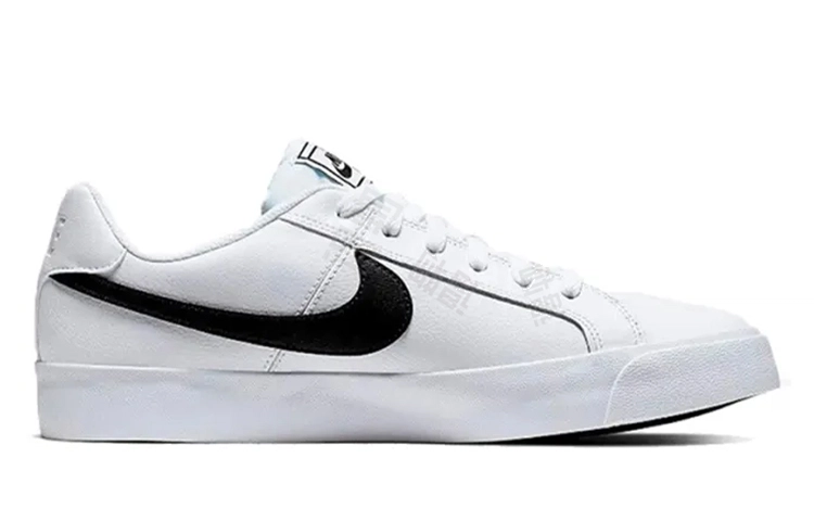 Nike Court Royale