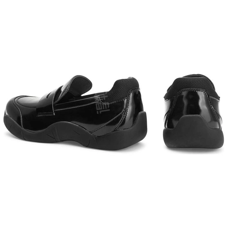 TOOMANYSHOES