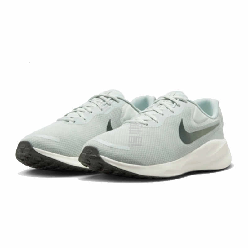 Nike REVOLUTION 7