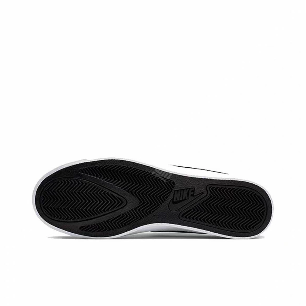 Nike Court Royale AC