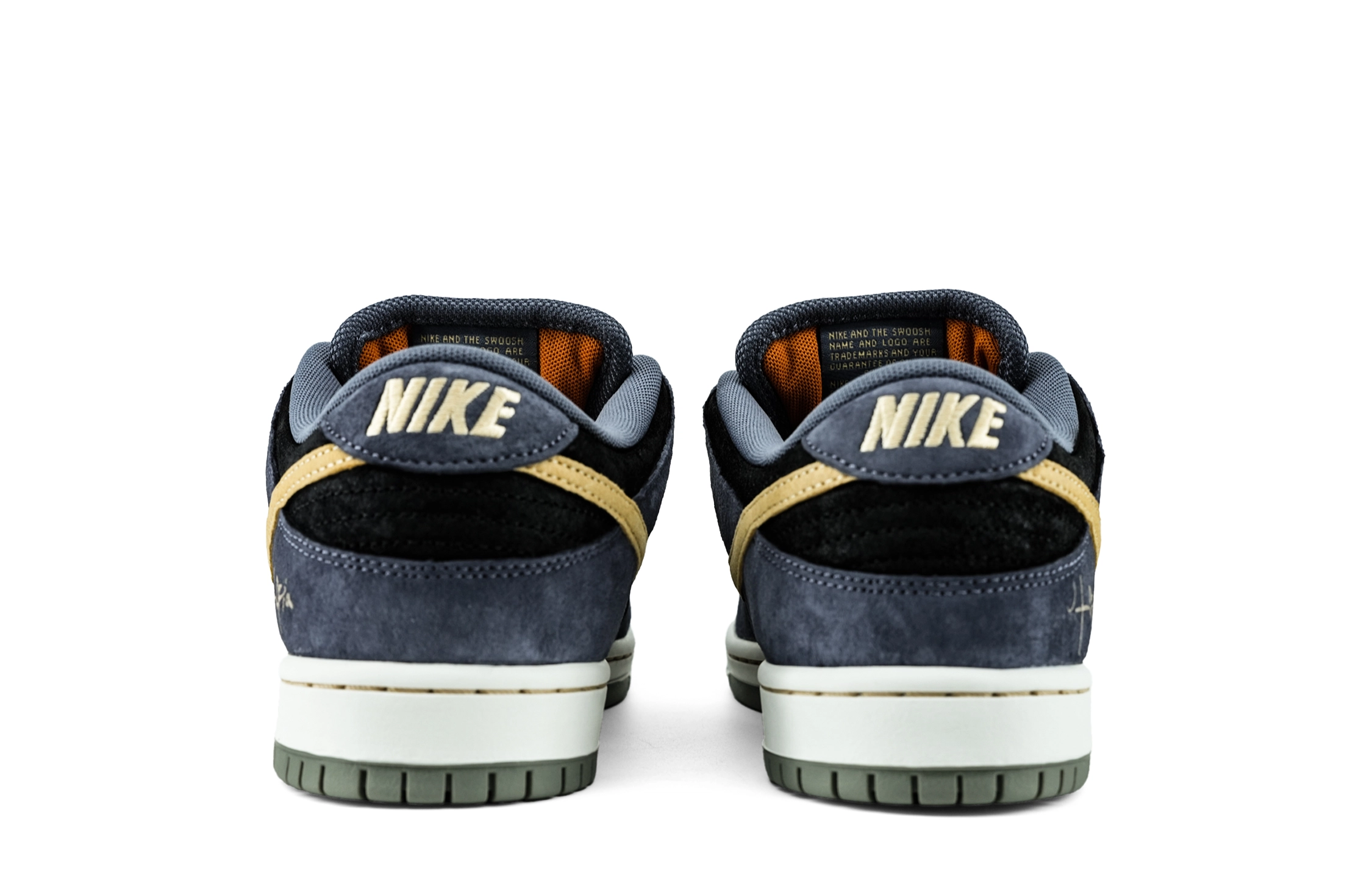 Nike Dunk SB LOW "Light Carbon" Vibe
