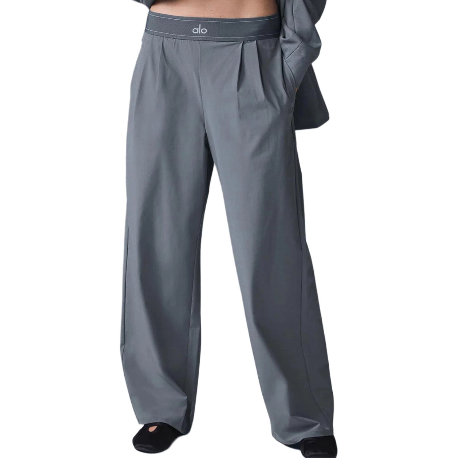 alo yoga SUIT UP TROUSER logo