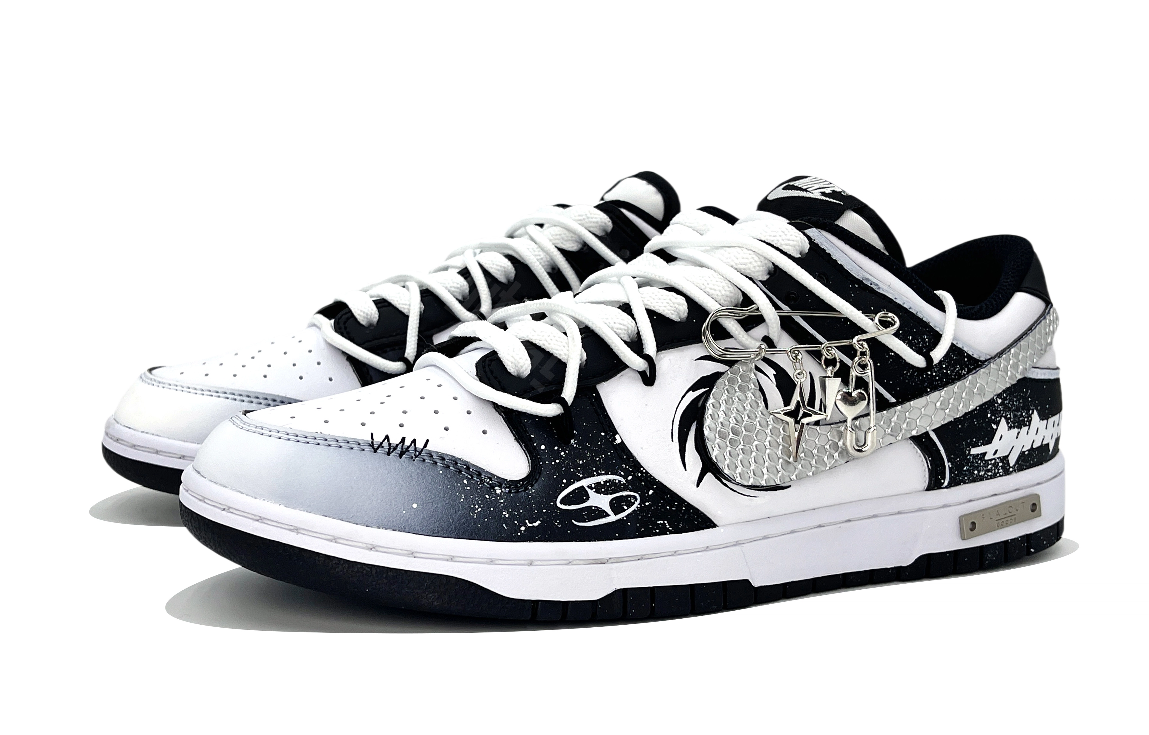 Nike Dunk LOW RETRO Panda White Black