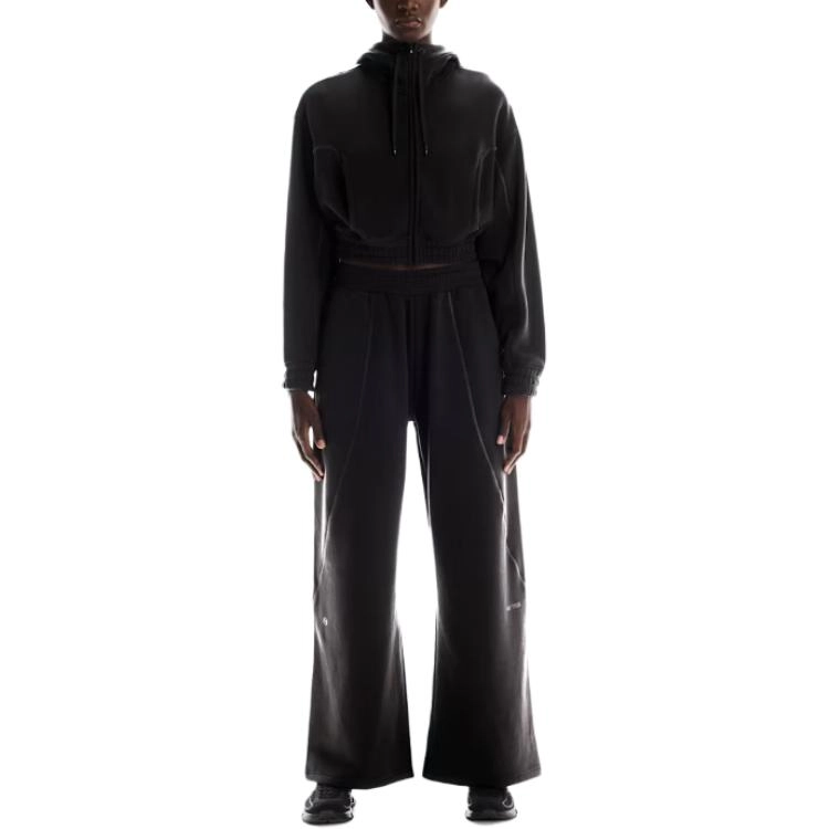 On x FKA twigs Club SS25 LOOSE