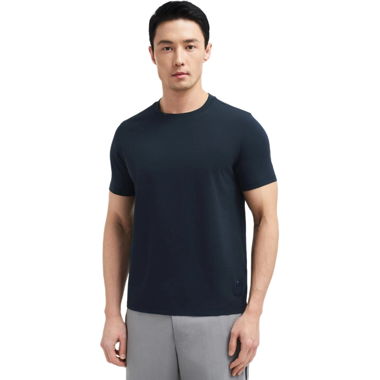 DESCENTE ESSENTIAL Logo