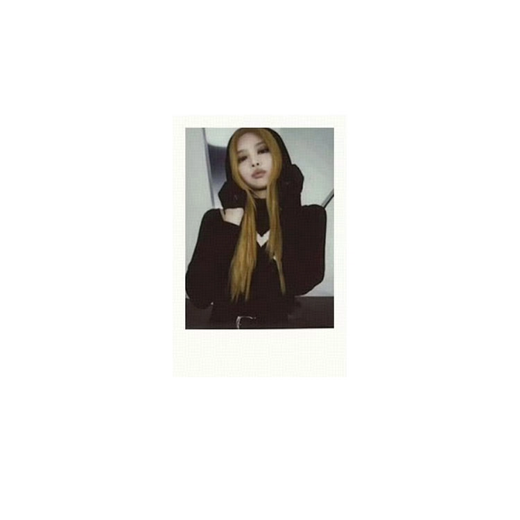 YG Entertainment BLACKPINK Lisa BORN PINK BOX Ver