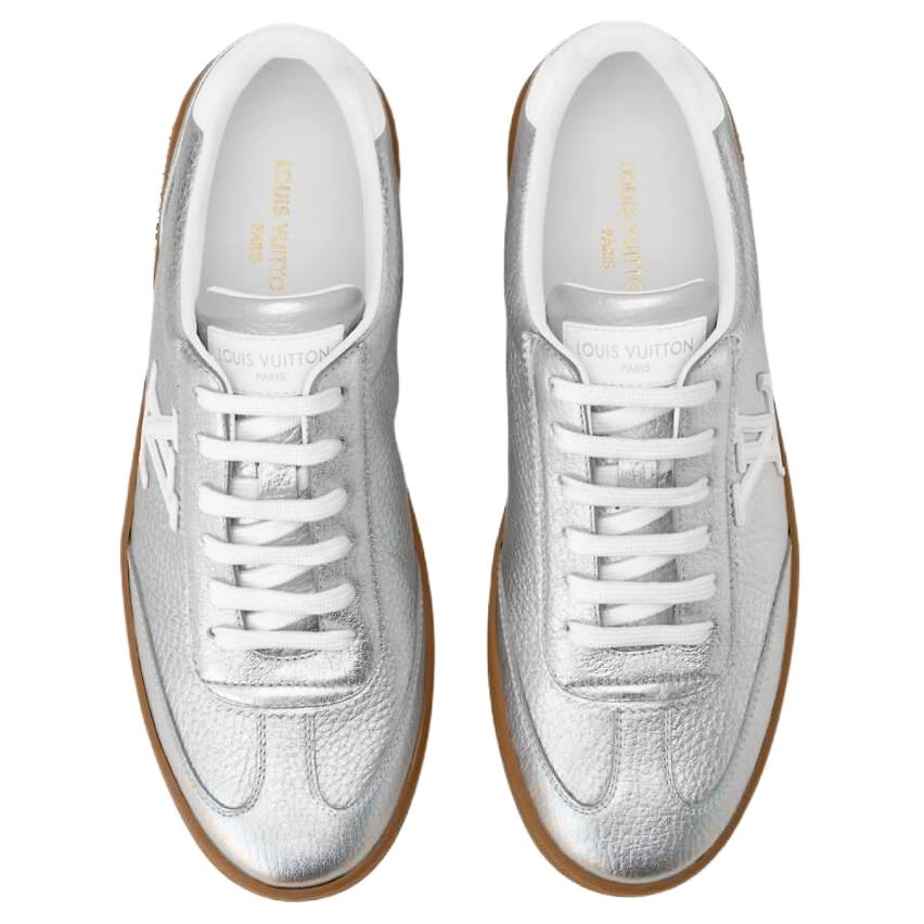 LOUIS VUITTON Frontrow