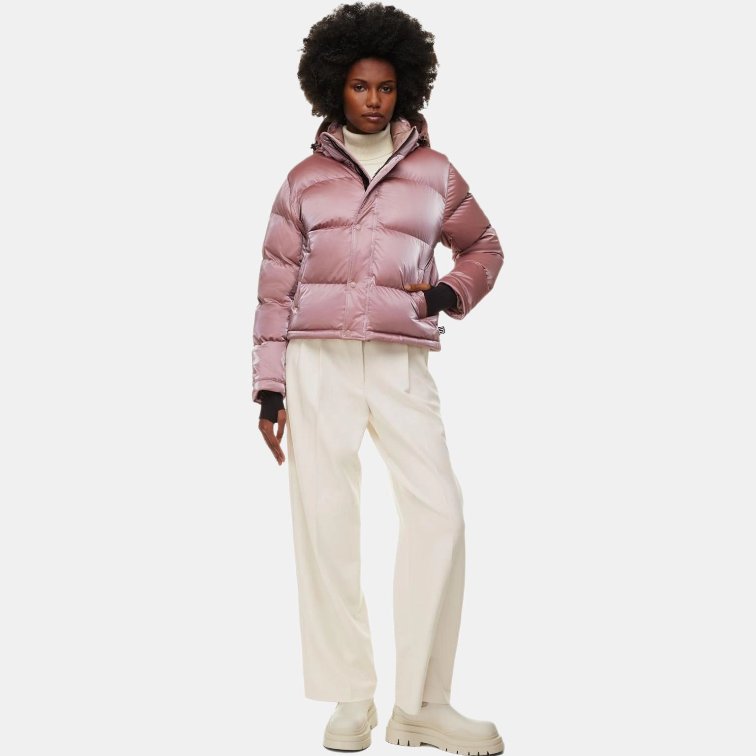 ARITZIA Super Puff Liquid Shine Shorty 4