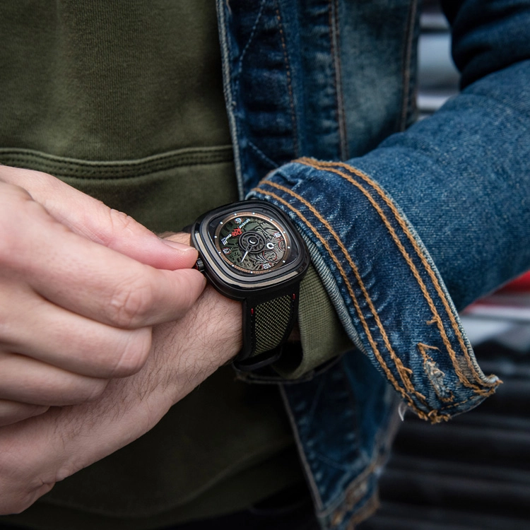 SEVENFRIDAY T 45.6mm T304
