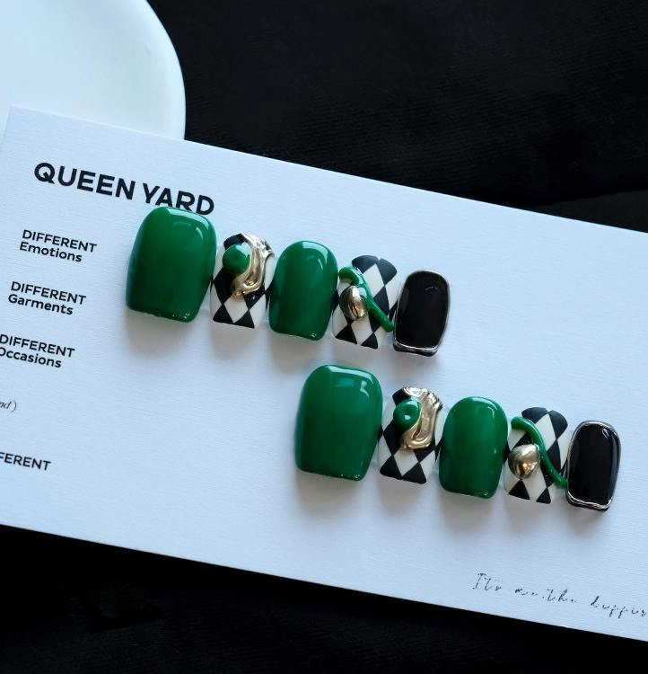 QUEENYARD 2025ins